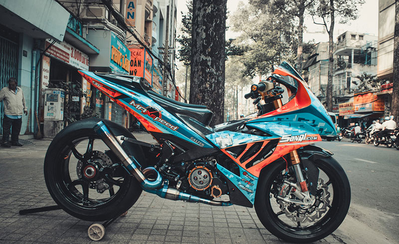 Yamaha Exciter độ hàng trăm triệu đồng theo phong cách BMW S1000RR